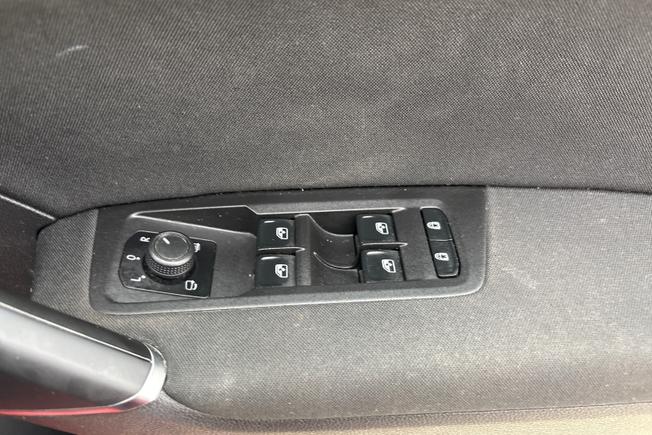 VOLKSWAGEN Touran Photo 25