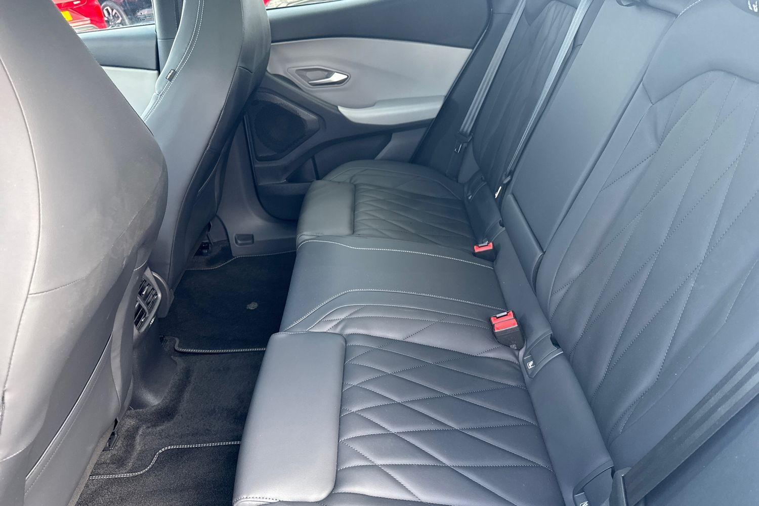 Ford EXPLORER Photo 19