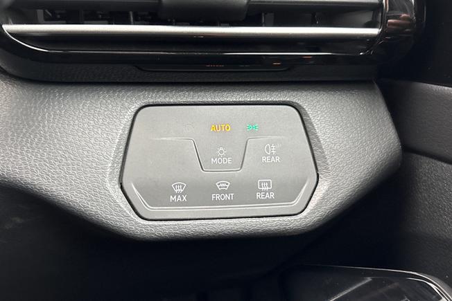 VOLKSWAGEN ID.4 Photo 23