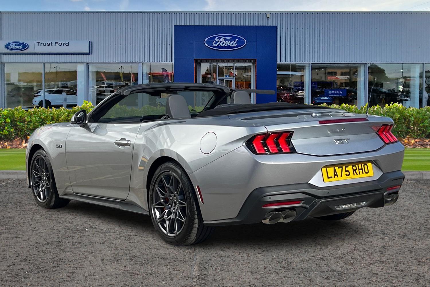 Ford MUSTANG Photo 1