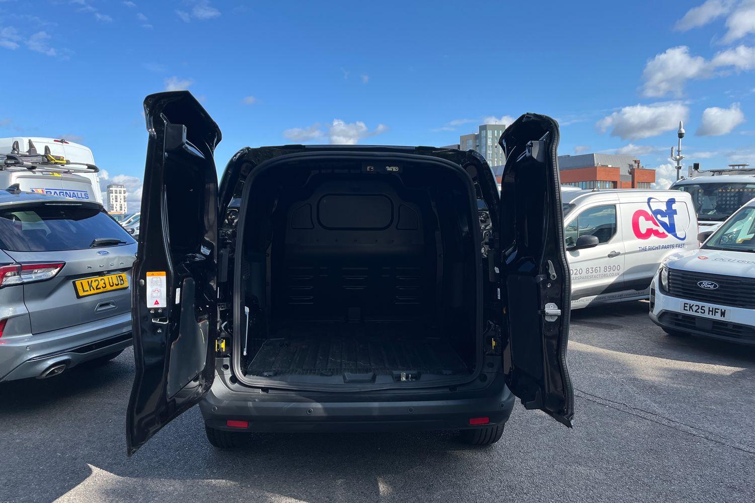 Ford E-Transit Courier Photo 5