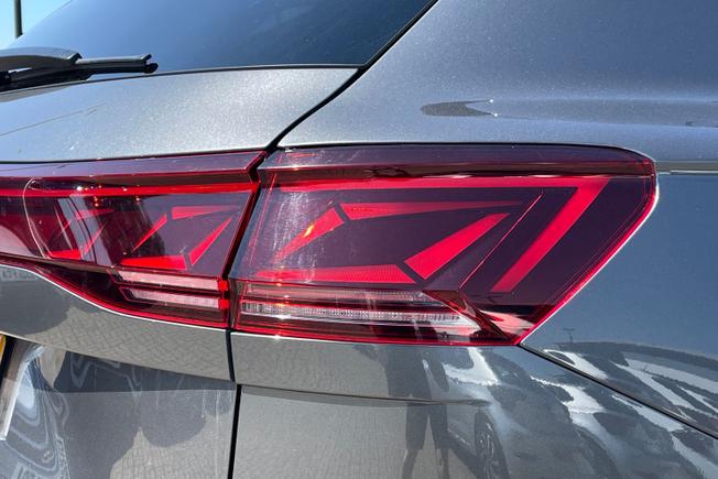 VOLKSWAGEN Touareg Photo 18