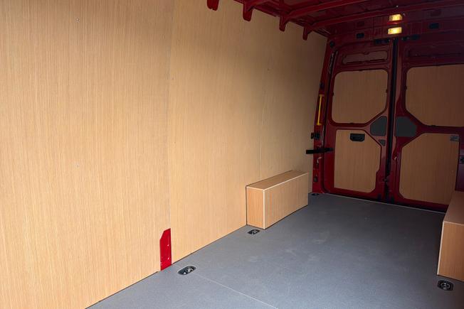 VOLKSWAGEN Crafter Photo 9