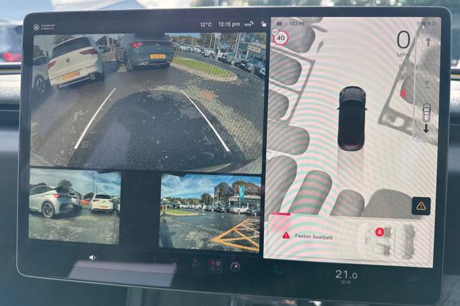 TESLA Model 3 Photo 21