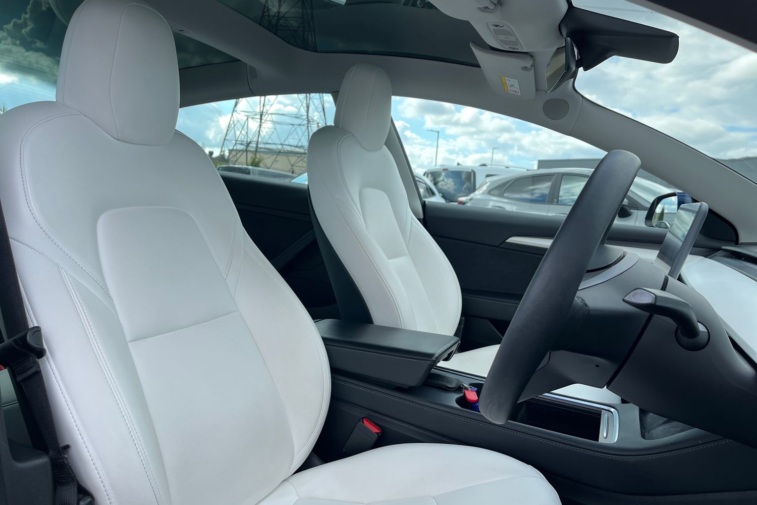 TESLA Model 3 Photo 16