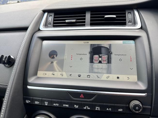 Jaguar E-PACE Photo 36