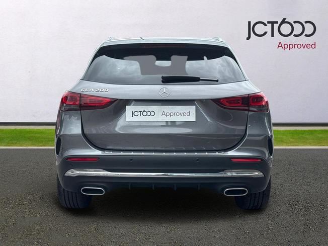 MERCEDES-BENZ GLA Photo 7