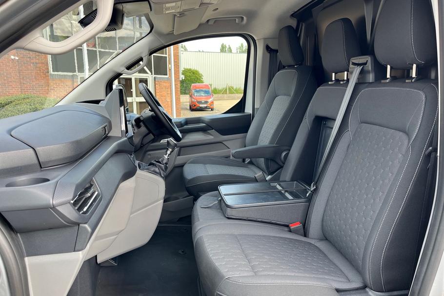 Used Ford TRANSIT CUSTOM KMZ4245 30