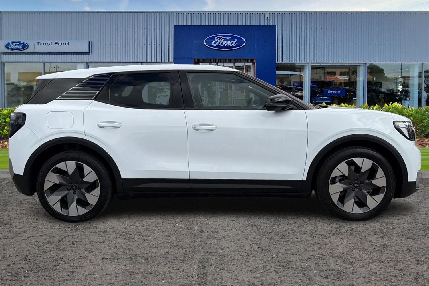 Ford Explorer Photo 2