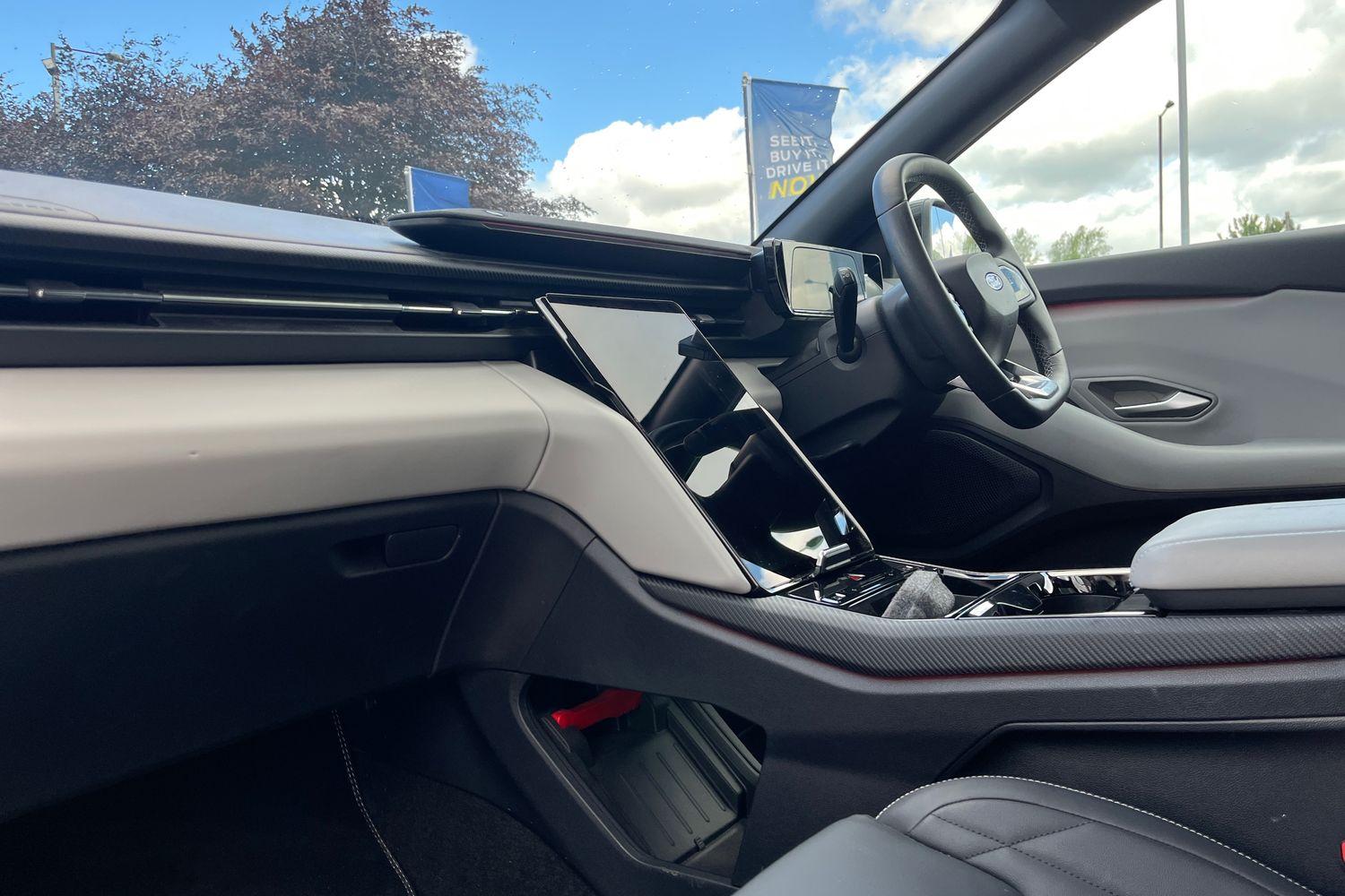 Ford Explorer Photo 17
