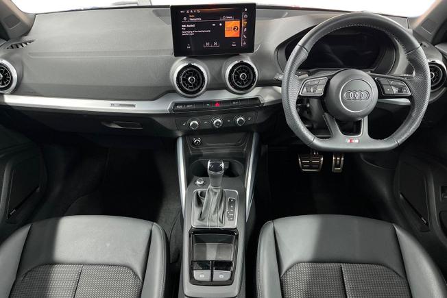 AUDI Q2 Photo 10