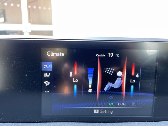 LEXUS UX Photo 35