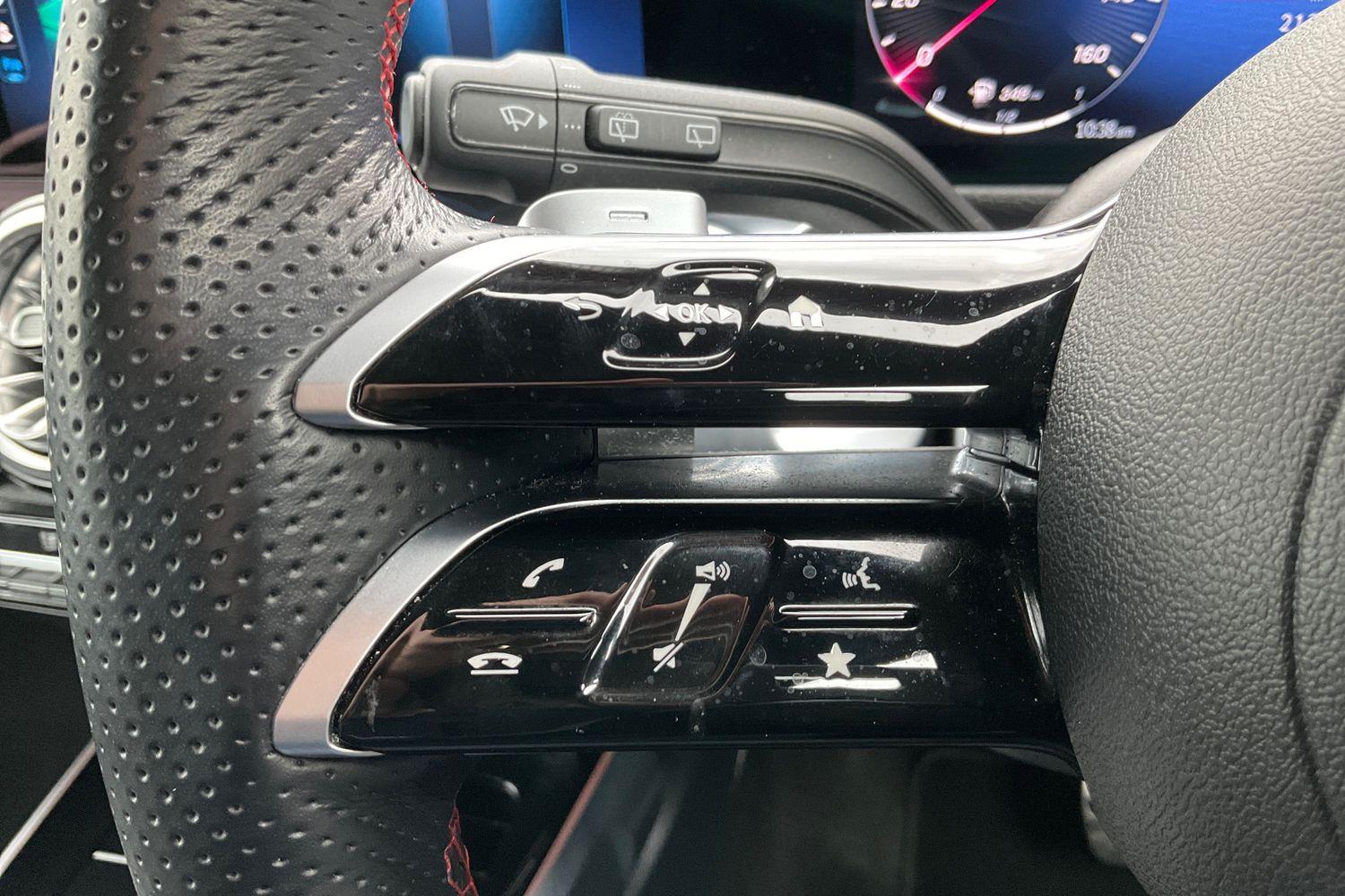 Mercedes-Benz GLB Photo 31