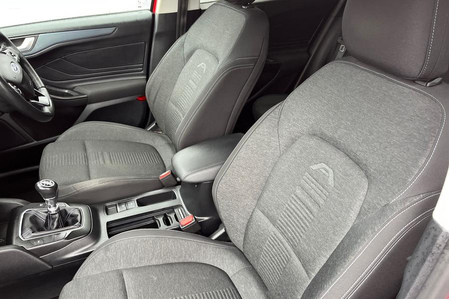 Ford FOCUS Photo autoimg-48a0c9ee6eefa960e1bae803d9a7f633688ea45a.jpg
