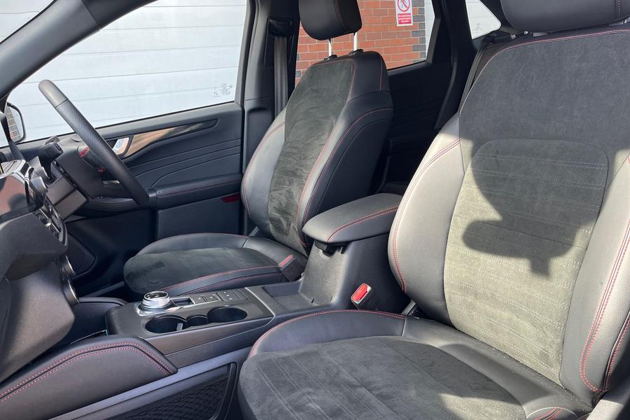 Ford KUGA Photo autoimg-48a6bf9b2aa5551af10893dee2a0fb425d19b42b.jpg