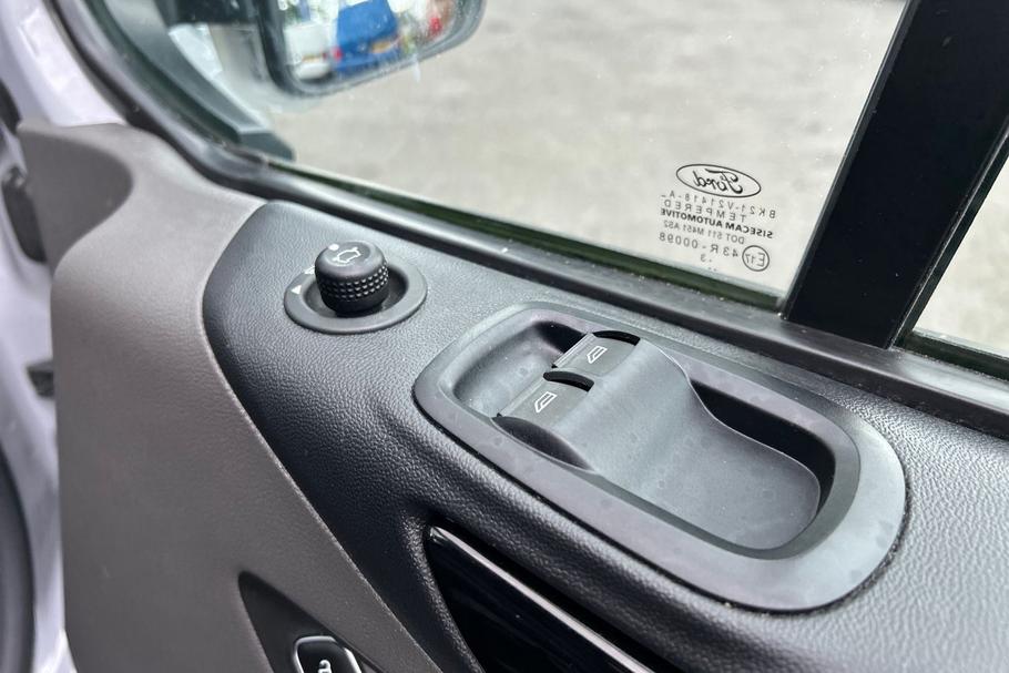 Used Ford TRANSIT CUSTOM PY73EEH 32