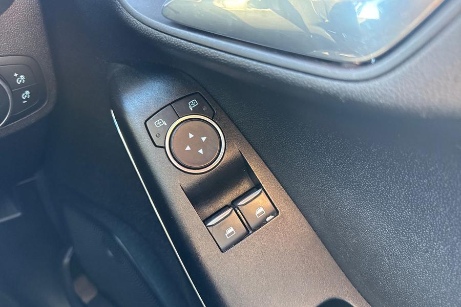 Ford FIESTA Photo autoimg-48b33d0d556d01f5c6ea082d4b1f1691123f16ff.jpg