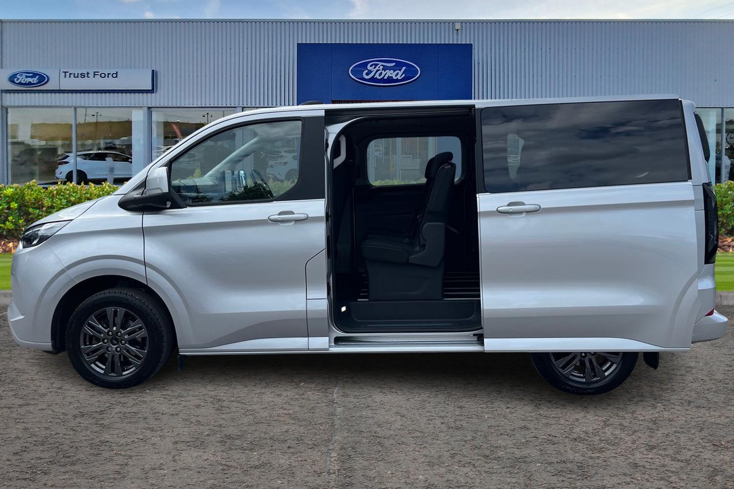 Ford TOURNEO CUSTOM Photo 4
