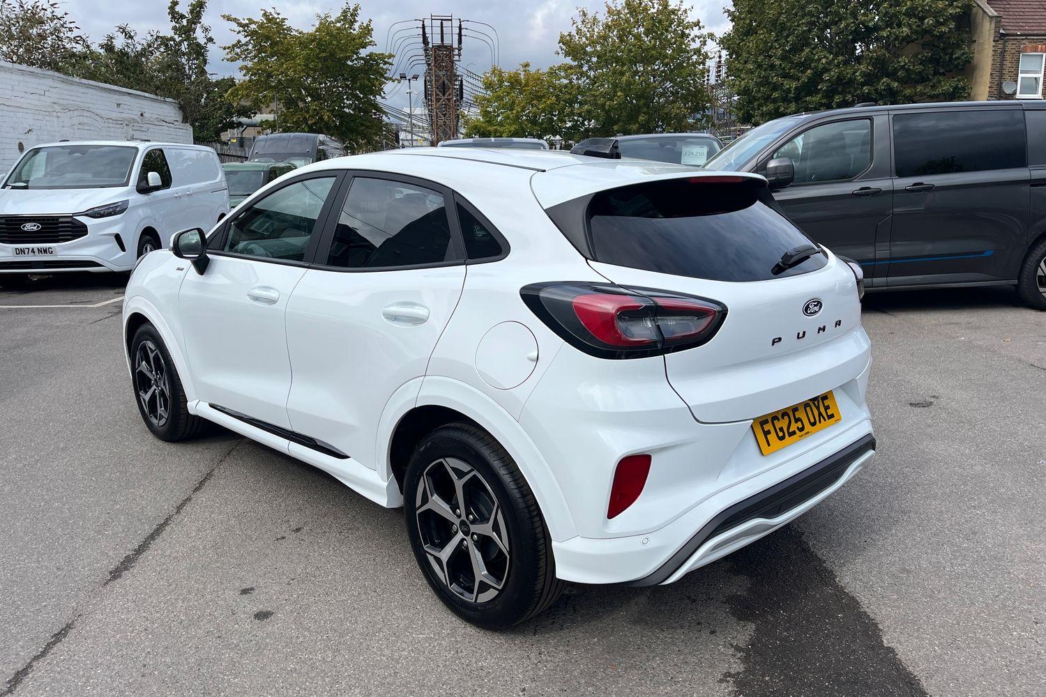 Ford PUMA Photo 32