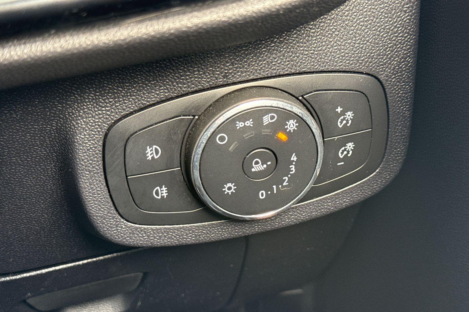 Ford FIESTA Photo 25