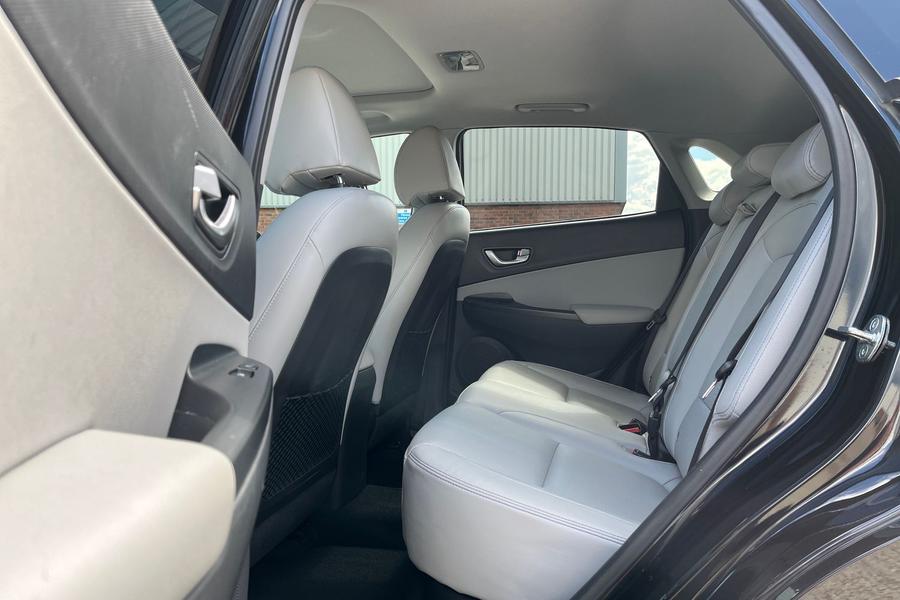 Hyundai KONA Photo autoimg-48c3745fadac2bdd3a584bb6c00d2b0f7c58f950.jpg