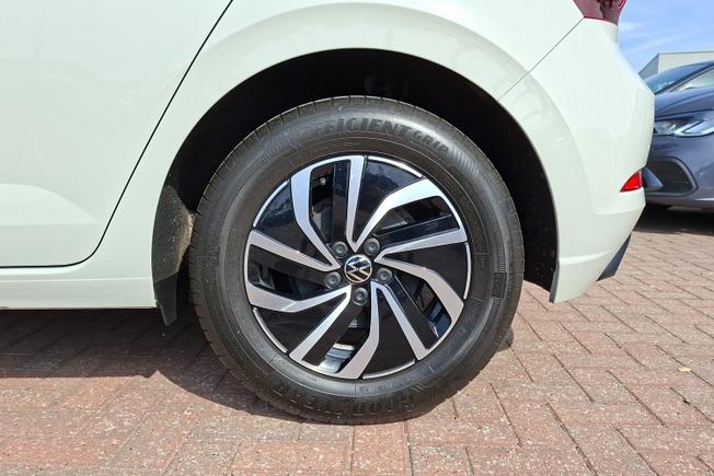 VOLKSWAGEN Polo Photo 5