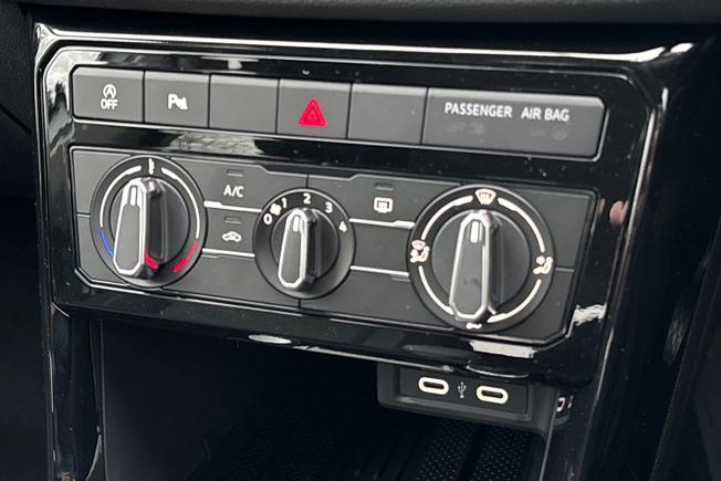 VOLKSWAGEN T-Cross Photo 23