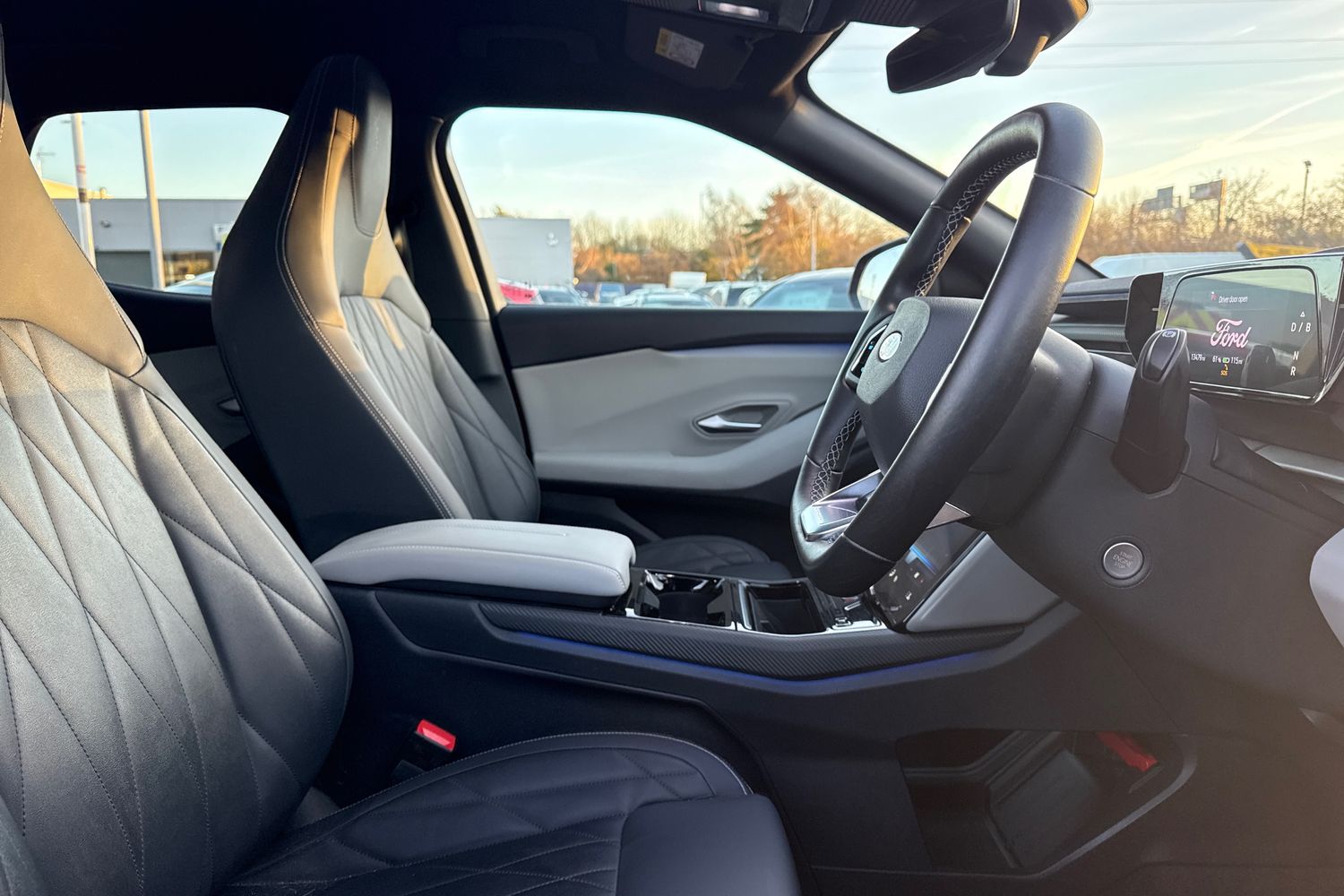 Ford Explorer Photo 16