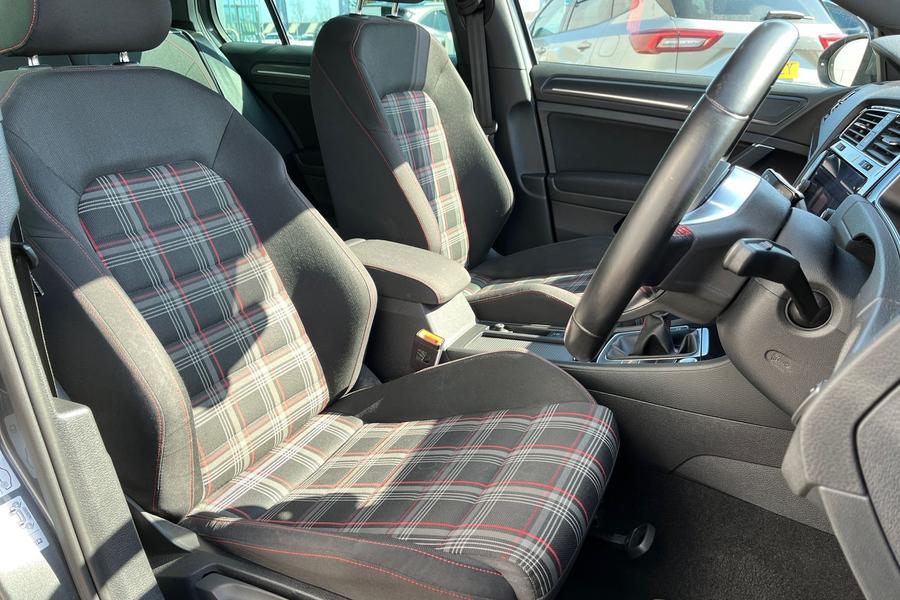 Volkswagen GOLF Photo autoimg-48e4188c120a3e163e4293aafd7943a6a33fec2b.jpg