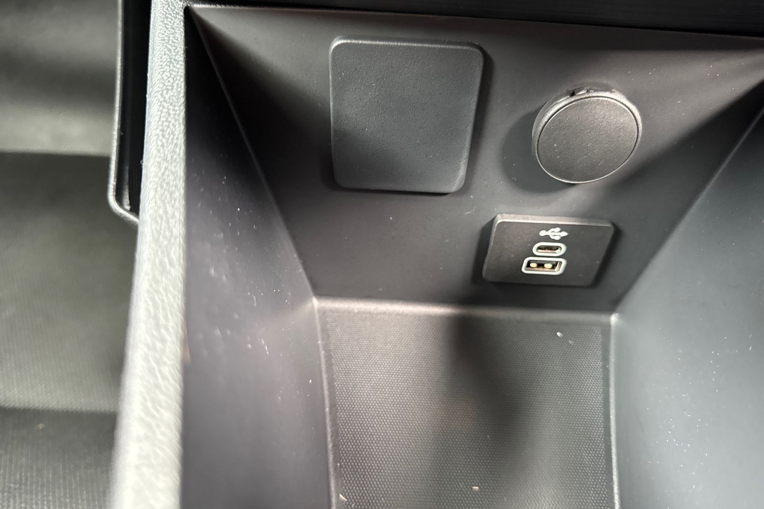 Ford E-TRANSIT COURIER Photo 30