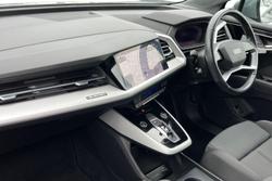 AUDI Q4 e-tron Photo 2
