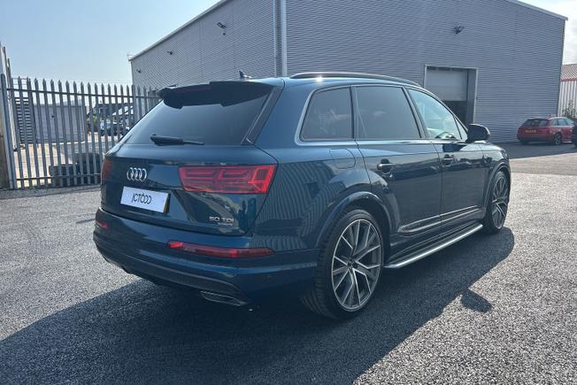 AUDI Q7 Photo 24