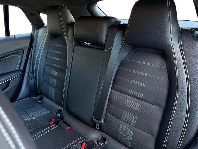 MERCEDES-BENZ CLA Class Photo 9