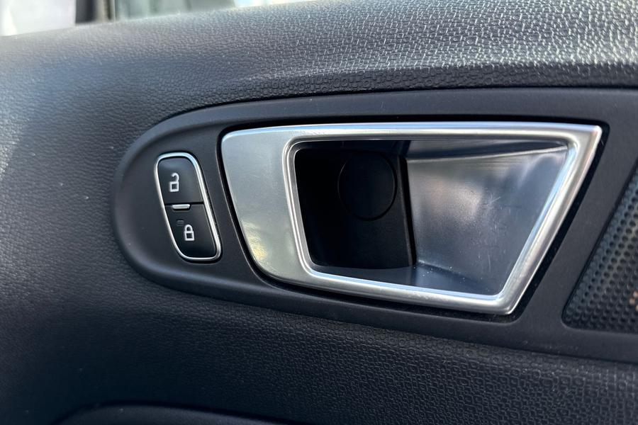 Ford EcoSport Photo autoimg-490135f810d112858e33a90f6ce6986122b4415a.jpg