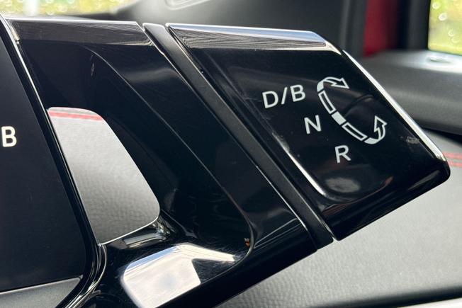VOLKSWAGEN ID.4 Photo 15