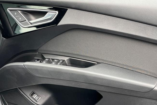 AUDI Q4 e-tron Photo 40