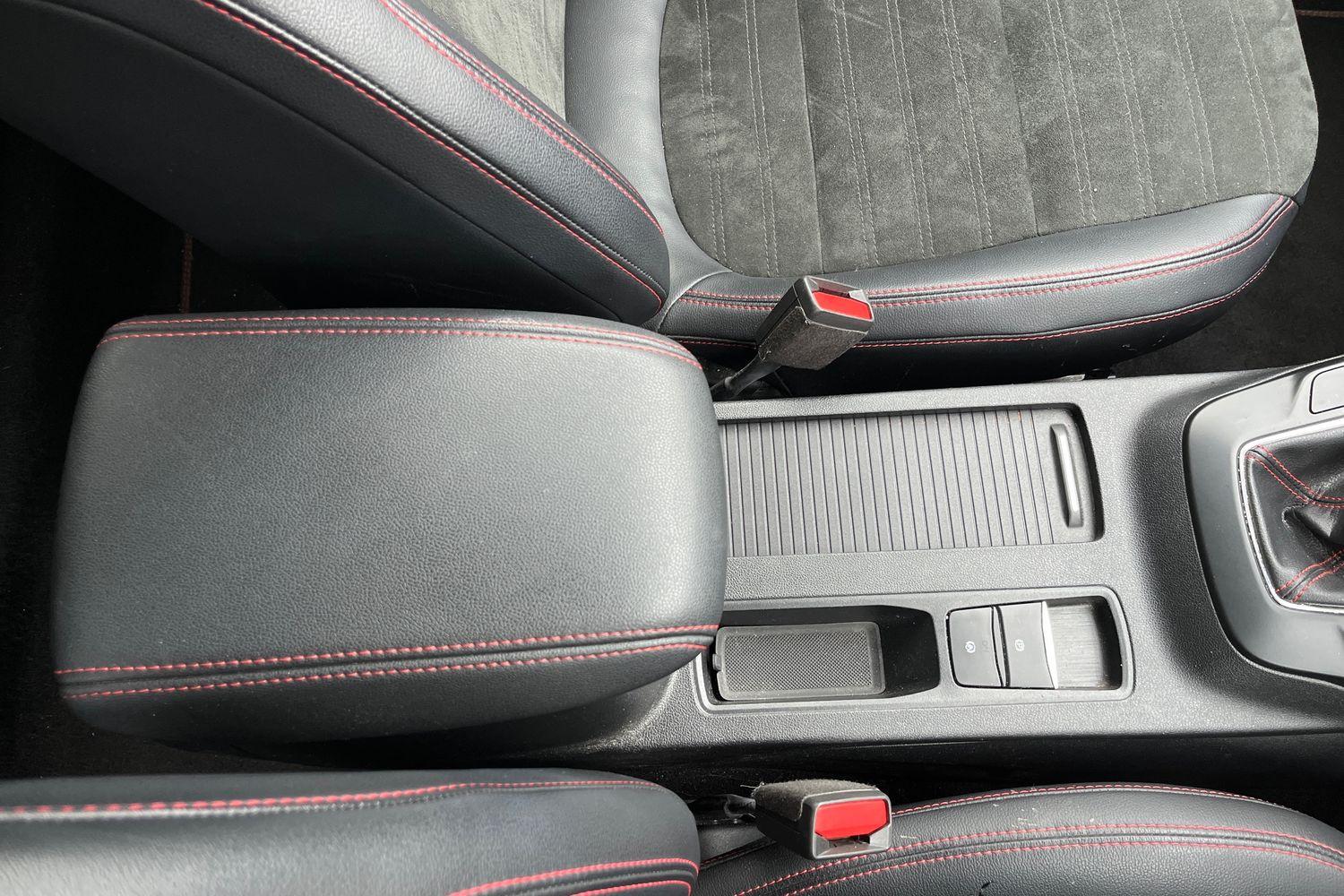 Ford KUGA Photo 35