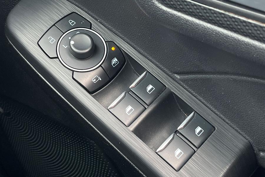 Ford KUGA Photo autoimg-490fe664d5e7cf89e3b755fcfa035da154bafb3f.jpg
