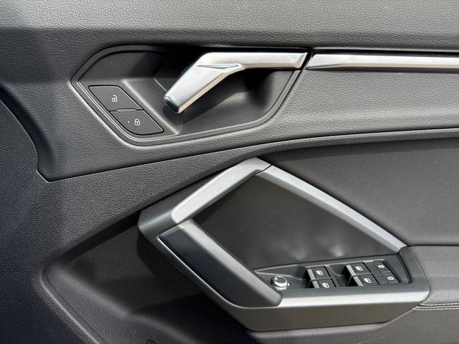 AUDI Q3 Photo 29