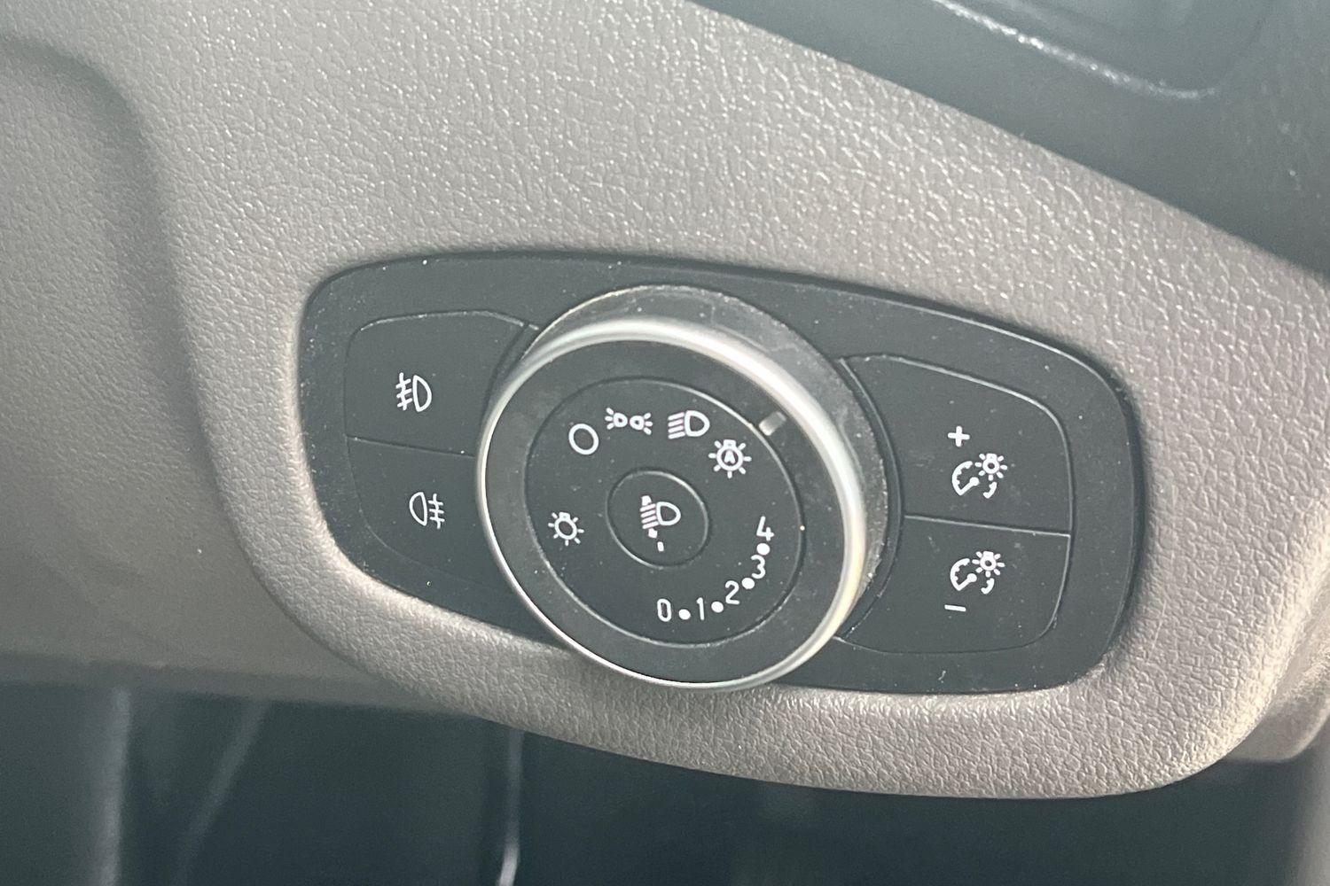 Ford TRANSIT CONNECT Photo 34