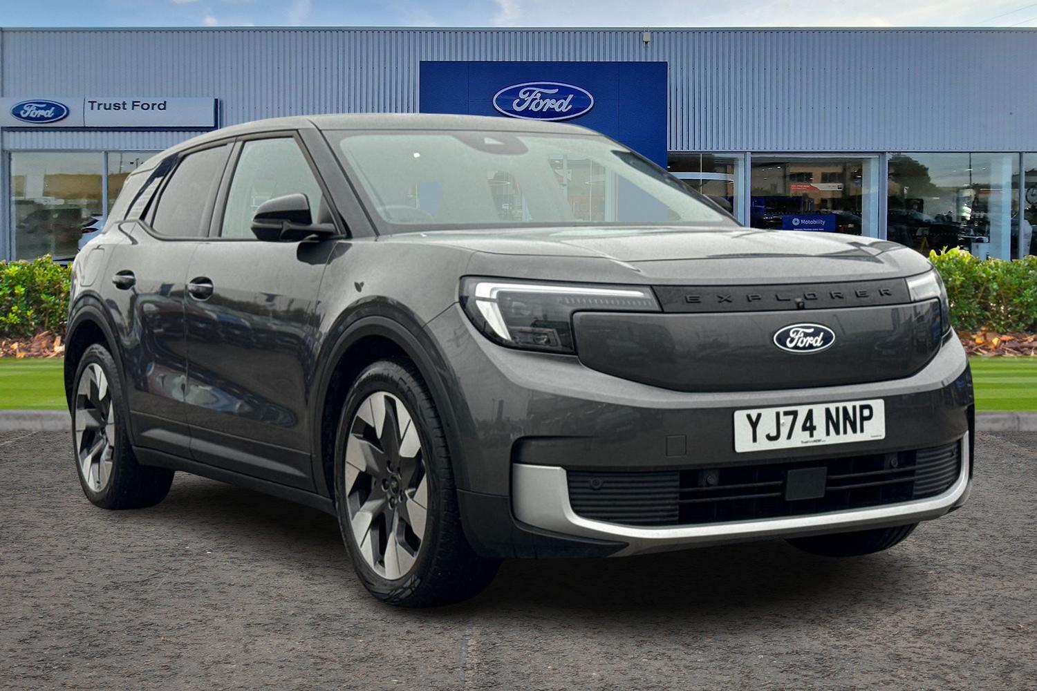 Ford EXPLORER Photo 0