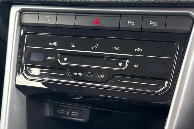 VOLKSWAGEN T-Roc Photo 22