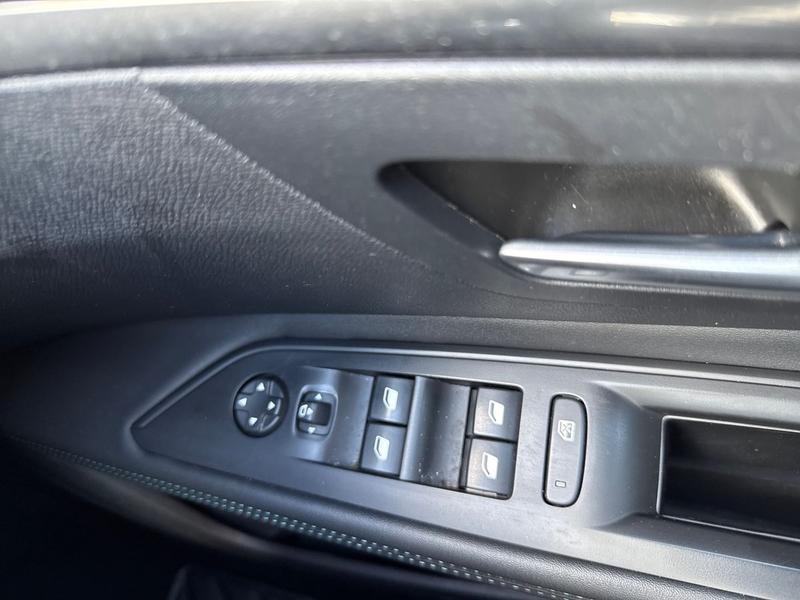 Used Peugeot 3008 EK22WWT 24