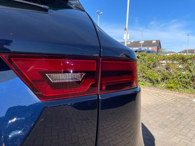 Jaguar E-PACE Photo 18