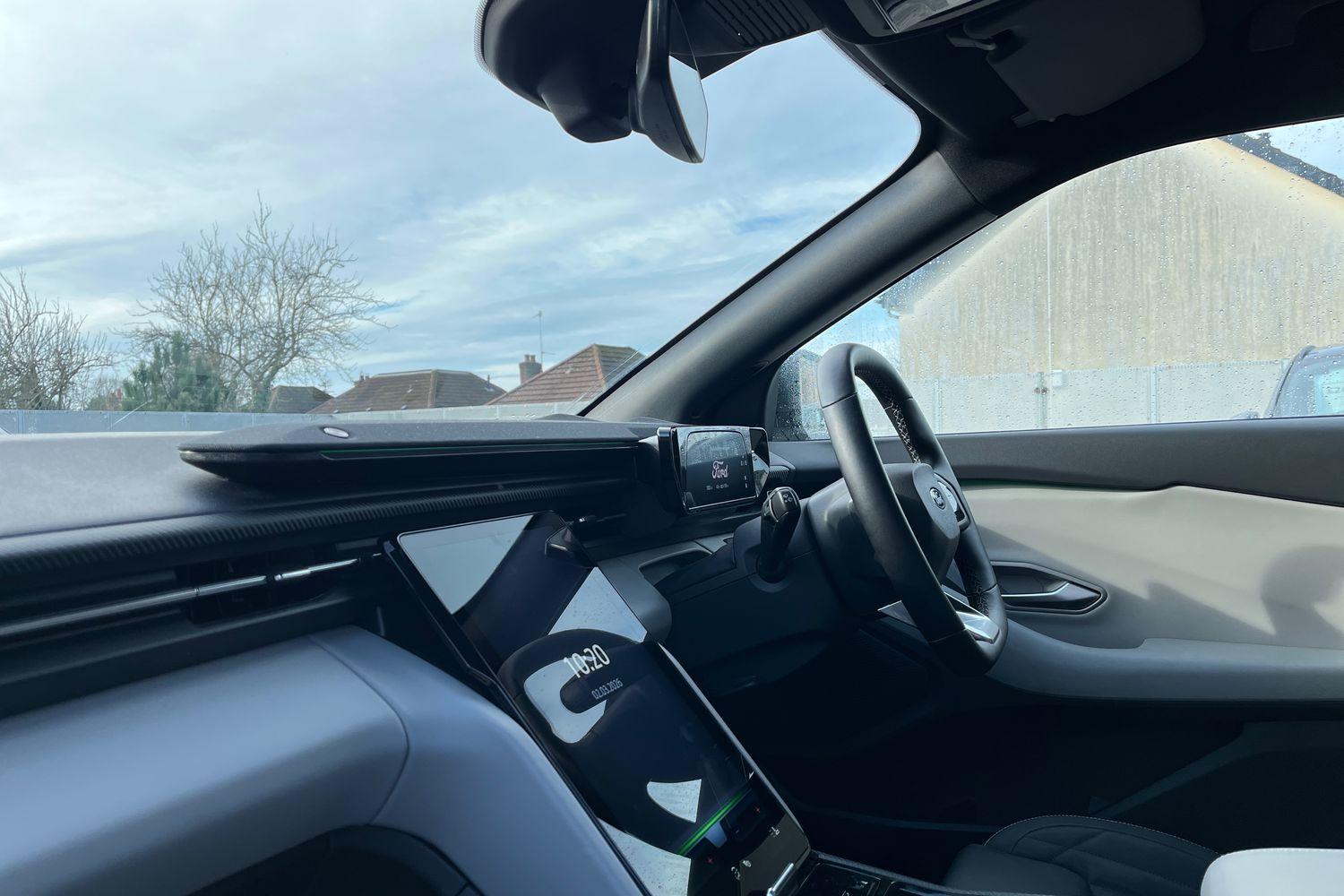 Ford Explorer Photo 17