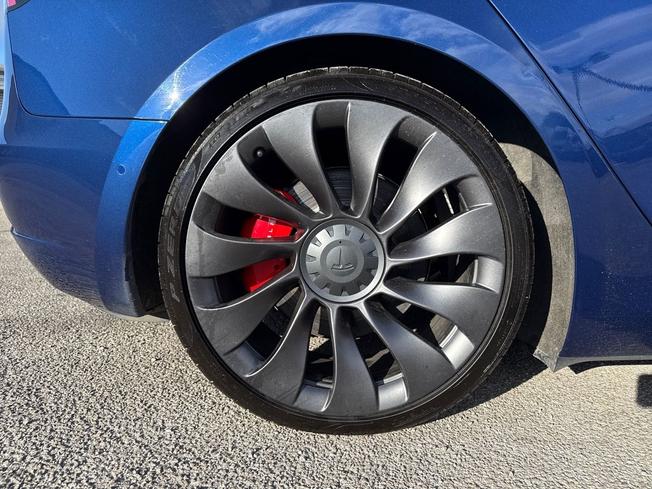 TESLA Model 3 Photo 5