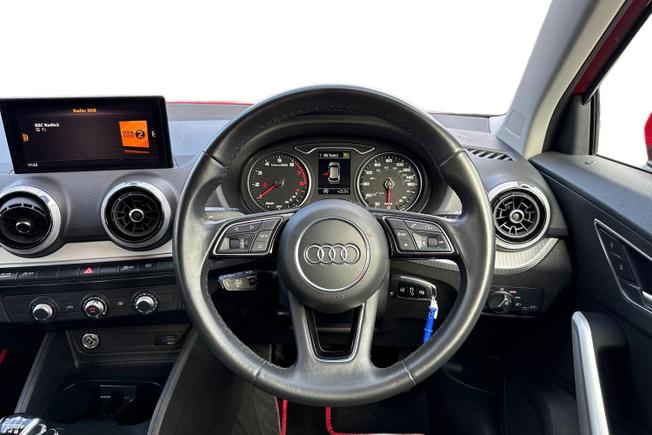 Audi Q2 Photo 11