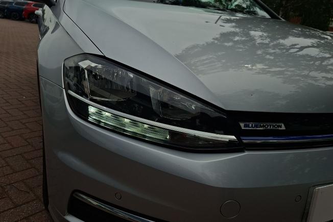 VOLKSWAGEN Golf Photo 19
