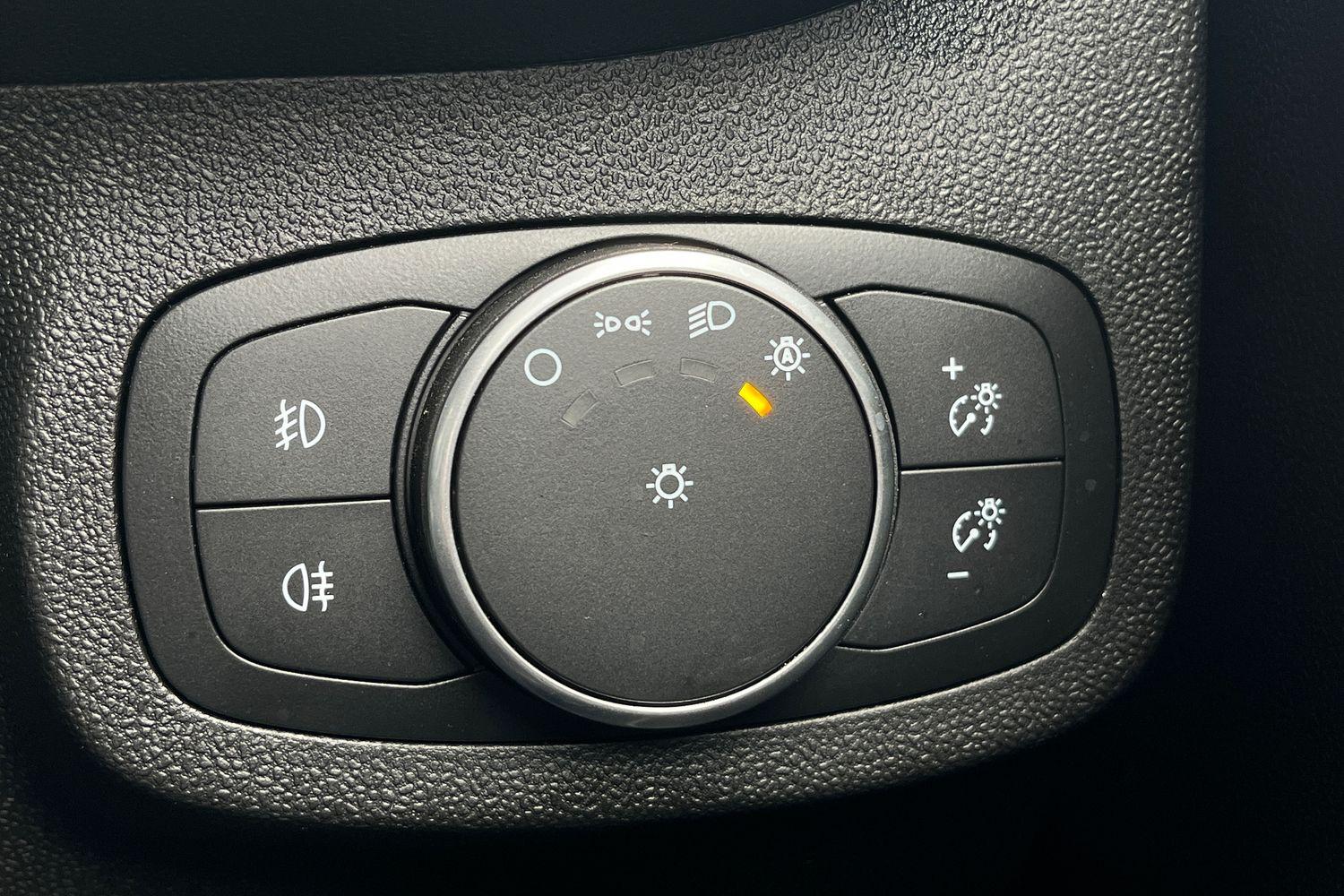 Ford FIESTA Photo 24