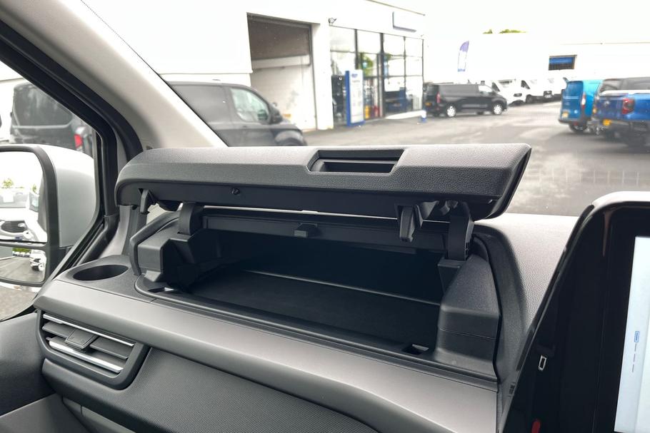 Used Ford TOURNEO CUSTOM LA74UFT 39